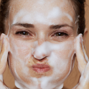 סבון קצף לעור שמן | חומצה סליצילית והיאלורונית