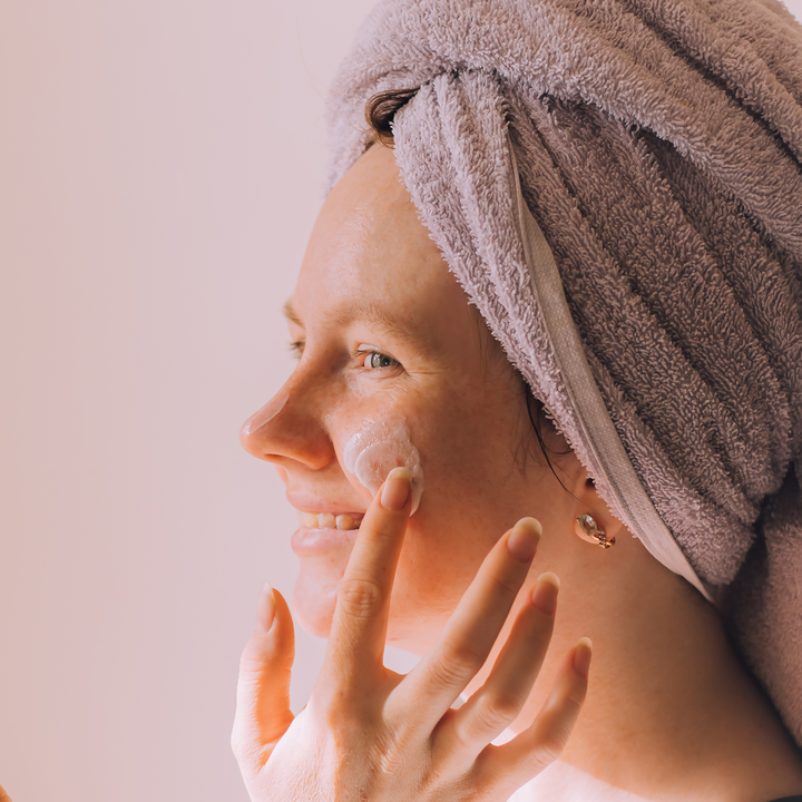 קרם פנים לילה היאלרוניק להזנה ושיקום | קסם הארגן