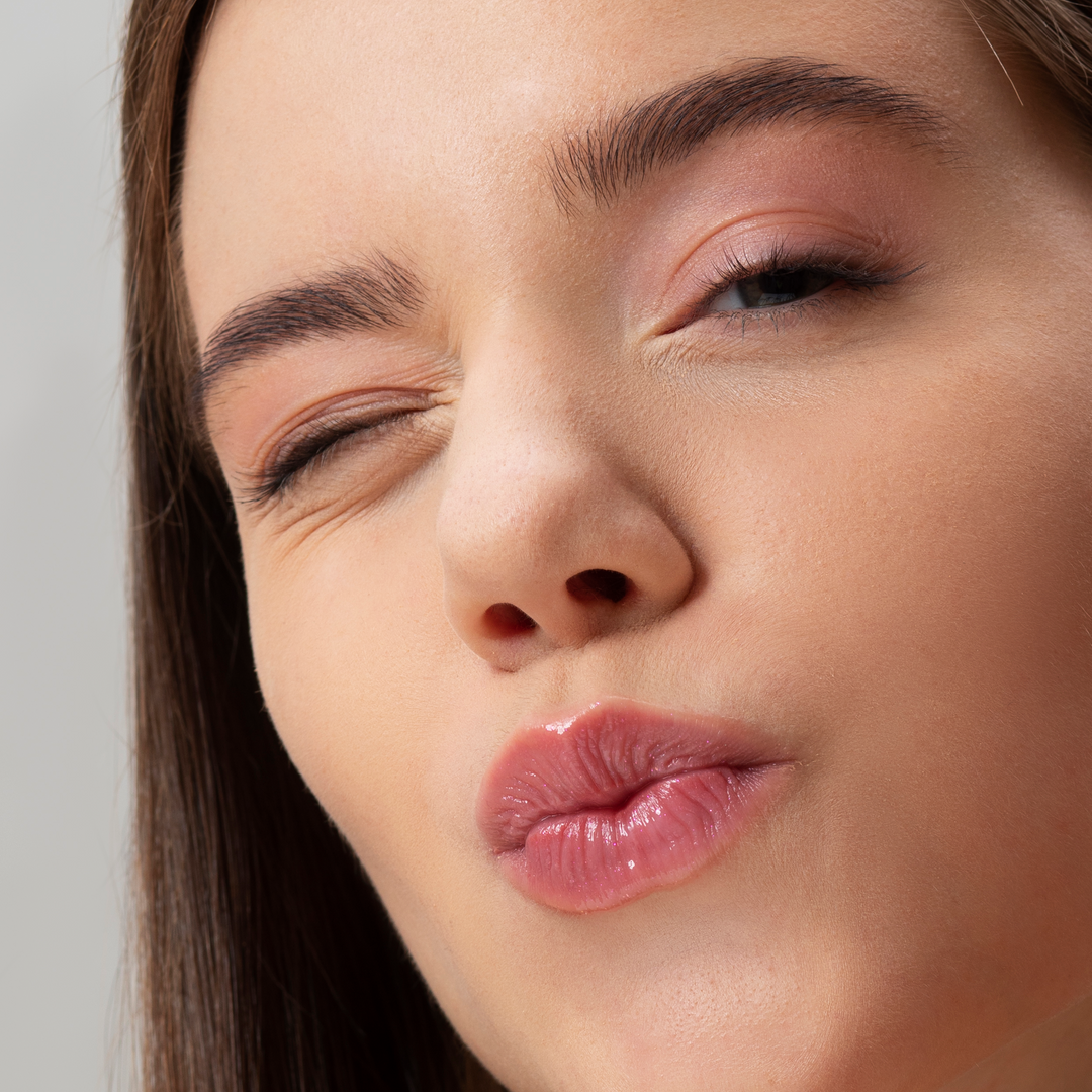 שפתון ליפ גלוס טבעי סטיק אדמדם